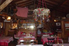 09_Sehr-gemFCtliches-Restaurant